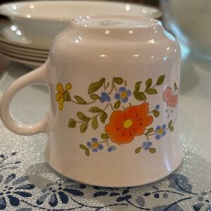 Rare “wildflower” mugs Corelle
